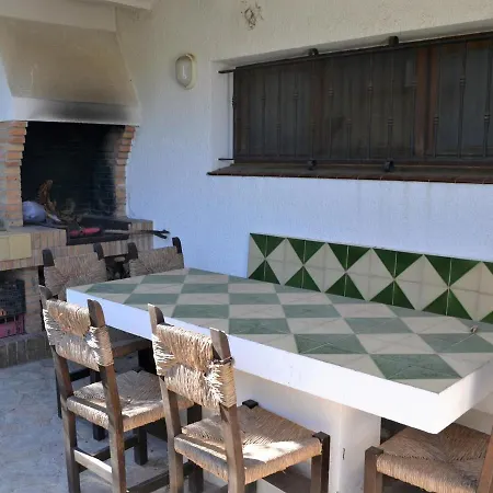 Villa Casa Tranquila Con Jardin, 4 Habitaciones, Cerca De La Playa En - Es-170-65
